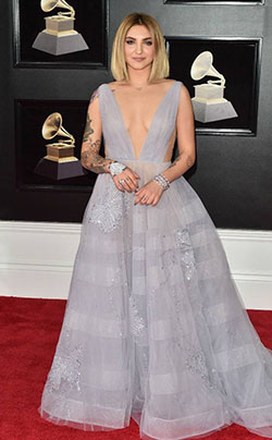 JULIA MICHAELS in Paolo Sebastian at the 2018 Grammys, Red Carpet Dresses: Dresses Ideas,  Celebrity Fashion,  Celebrity Gowns,  Red Carpet Dresses,  Award Functions,  Beautiful Celebs Pics,  Grammys  