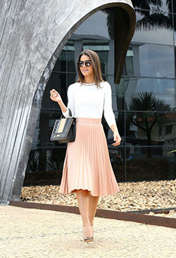 Pleated skirt outfit ideas, Casual wear: Denim skirt,  Saia Longa,  Trendy Outfits,  Casual Outfits,  Pleated Skirt  