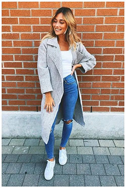 Fashion Trend Forecast Spring Winter 2020: winter outfits,  Slim-Fit Pants,  Mom jeans,  Spring Outfits,  Casual Outfits  