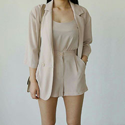 I like the colors & the comfort of these fashion model, South Korea: Trench coat,  Suit Outfits  