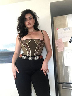 Bosnian Girl Instagram, Barbie Ferreira, Jean jacket: Slim-Fit Pants,  Plus size outfit,  Smart casual,  Mom jeans,  Hot Instagram Models  