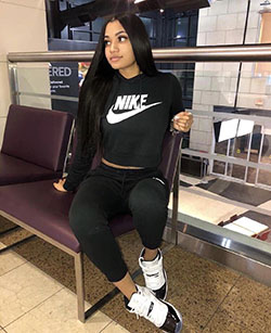 Pinteres morochas con ropa deportiva: Air Jordan,  Veja Sneakers,  School Outfits 2020  