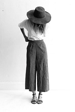 Cream grey stripe wide leg short trousers: Wide-Leg Jeans,  Crop top,  Capri pants,  Casual Outfits,  Pant Outfits,  Stripe Trousers  