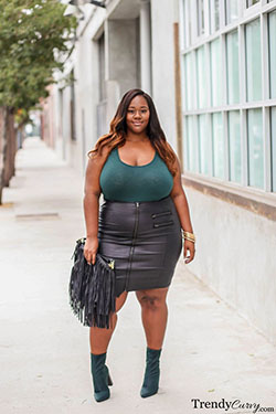 Trendy Curvy Leather Skirt Outfits Stylevore: Plus size outfit,  Leather Skirt Outfit,  Classy Leather Skirt,  Leather Short Skirt  