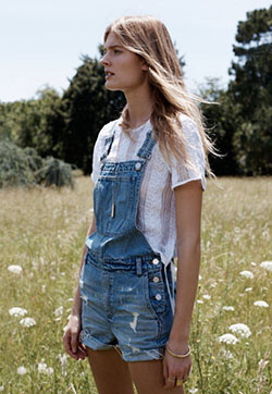 Outfit con overol negro short y bralette | Outfits With Overalls Shorts |  Crop top, denim shorts, Overalls Shorts Outfits