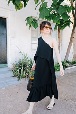 Proud to wear these little black dress, Fashion blog: fashion blogger,  Maxi dress,  Denim Outfits,  One Shoulder Outfits  