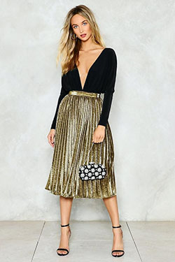 Beautiful And Classy Party Dress For School Eve Everybody's Free Metallic Skirt | Nasty Gal: Sequin For Parties,  party outfits,  Stylish Party Outfits,  Sequin Outfits,  Classy Sequin Outfit Ideas  