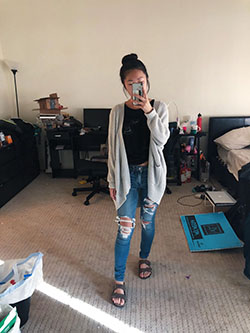 Casual outfit with birkenstocks and cardigan: Ripped Jeans,  winter outfits,  Casual Outfits,  School Outfits 2020,  Cardigan  