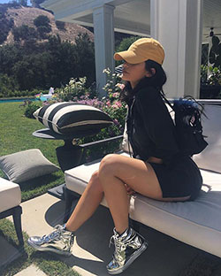 Kylie jenner balenciaga sneaker: Kylie Jenner,  Kendall Jenner,  Kim Kardashian,  Kris Jenner,  Caitlyn Jenner,  Slim Women  