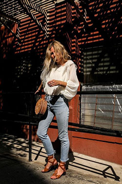 Fashionable Outfit With Jeans For Young Girls - Casual Clothing: Denim Outfits,  Mom jeans,  Jeans Outfit Ideas  