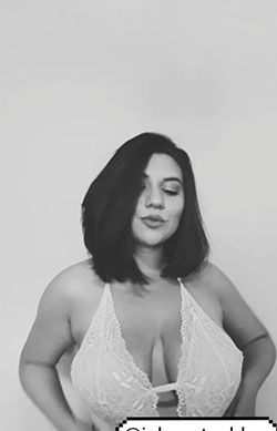 Ju Santos Instagram photoshoot ideas, girls instgram photography, Lip Makeup: Monochrome photography,  Hairstyle Ideas,  Cute Instagram Girls,  Insta Beauty  