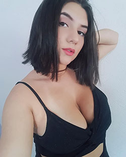 Ju Santos Instagram Black Hairstyle For Girls, Beautiful Lips, Simple Hairstyle: Black hair,  Hairstyle Ideas,  Cute Instagram Girls,  Insta Beauty  