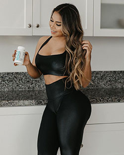 black matching ideas for girls with active pants, sportswear, leggings: Black Leggings,  Black Tights,  Active Pants,  Dolly Castro Instagram  
