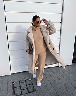 beige matching ideas for girls with trench coat, overcoat, coat: Trench coat,  beige coat,  Beige Trench Coat,  Beige Overcoat  