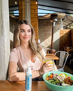 Emily Sears, vegetarian food, vacuum flask, breakfast: Australian Model Emily Sears  
