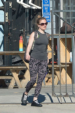 Anna Paquin – Leaving a workout session in Los Angeles: celebrity pictures,  Celebrity Fashion,  Workout attire  