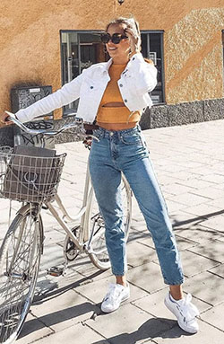 White style outfit with mom jeans, trousers, jeans: Casual Outfits,  Mom jeans,  Street Style  