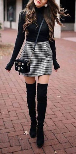 Winter outfits for short women: T-Shirt Outfit,  Black Outfit,  Boot Outfits,  Street Style  