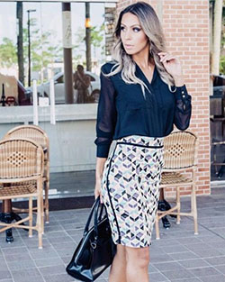 Black and white outfit ideas with pencil skirt, blouse, skirt: Pencil skirt,  Street Style,  Skirt Outfits,  Black And White Outfit,  Black And White,  Skirt Outfit Ideas  