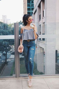 Outfit para ir a la universidad: Street Style,  Ripped Jeans  