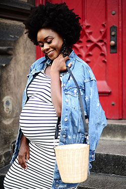 Classy outfit oversized denim pregnant, leather jacket, street fashion, jean jacket: Denim Outfits,  Jean jacket,  Street Style,  Blue Outfit  