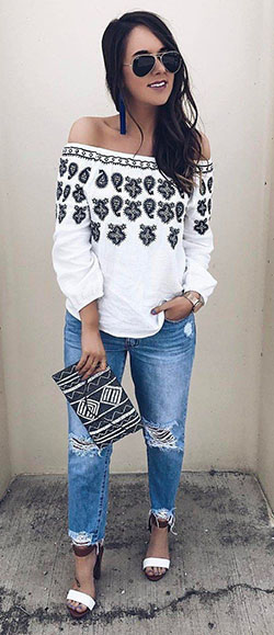 White beautiful clothing ideas with mom jeans, leggings, denim: Casual Outfits,  Mom jeans,  T-Shirt Outfit,  Fashion week,  Street Style  