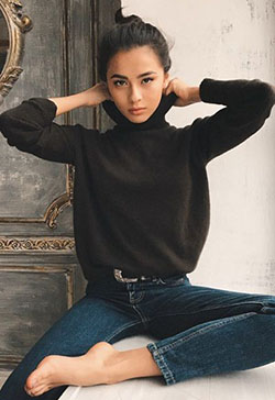 Black sweater outfit instagram, street fashion, casual wear, photo shoot, polo neck, t shirt: Polo neck,  Jeans Outfit,  T-Shirt Outfit,  Street Style  