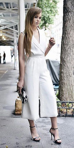 Classy outfit macacão pantalona three quarter pants, street fashion: fashion model,  White Outfit,  Formal wear,  Street Style  