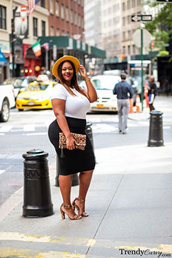 Fashion spring 2020 plus size plus size clothing, plus size model: T-Shirt Outfit,  Date Outfits,  Street Style,  Yellow And Black Outfit  