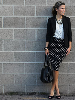 Colour to wear with black and white skirt: Pencil skirt,  Polka dot,  T-Shirt Outfit,  Black Outfit,  Street Style,  Skirt Outfits,  Black And White  