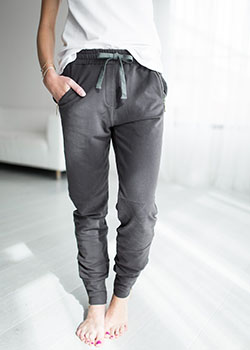 Joggers γυναικεια: Denim,  Sportswear,  Casual Outfits,  Active Pants,  Joggers Outfit,  Jeans Outfit,  Trousers,  Linen Joggers  