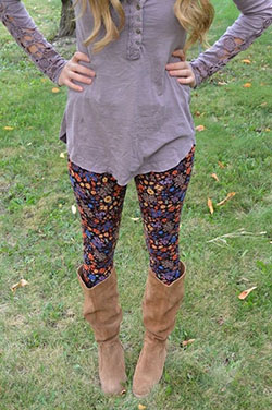 Brown colour combination with trousers, leggings, tights: T-Shirt Outfit,  Brown Outfit,  Legging Outfits  