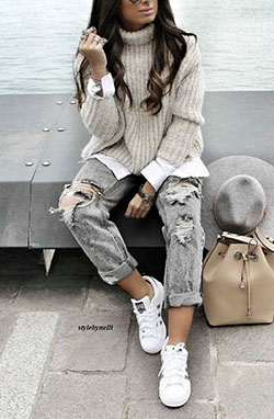 White designer outfit with trousers, shorts, jeans: Casual Outfits,  Street Style  