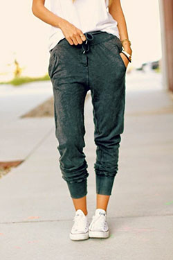 Jogger and converse outfit: Denim,  Sportswear,  Casual Outfits,  Joggers Outfit,  Jeans Outfit,  Trousers,  Sweatpant  