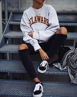 White clothing ideas with sweatshirt, sportswear, sweater: Jeans Outfit,  T-Shirt Outfit,  White Outfit,  Street Style  