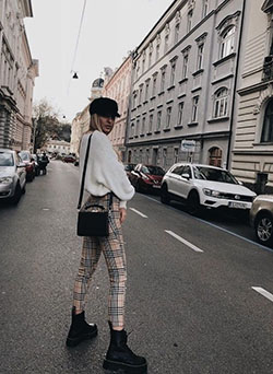 Colour outfit chunky boot trend black and white, street fashion: Teen outfits,  White Outfit,  Street Style,  Black And White  