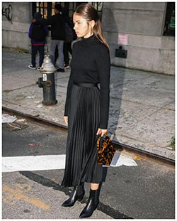 Black midi skirt outfit black pleated skirt, street fashion: Black Outfit,  Street Style,  Black Pleated Skirt,  Pleated Skirt  