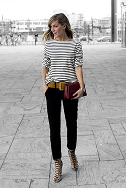 Stripe t shirt outfit for women: T-Shirt Outfit,  Street Style,  Casual Outfits,  Classy Fashion  