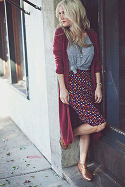 Pencil skirt with long cardigan: T-Shirt Outfit,  Street Style,  Skirt Outfits,  Pink Outfit,  Cardigan,  Twirl Skirt  