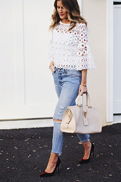Blusas blancas elegantes para damas: Street Style,  White And Blue Outfit,  Ripped Jeans  