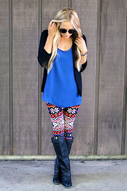 Christmas leggings outfit ideas, winter leggings, street fashion, electric blue, cobalt blue, t shirt: T-Shirt Outfit,  Cobalt blue,  Electric blue,  Outfits With Leggings,  Street Style,  Electric Blue And Cobalt Blue Outfit,  Legging Outfits  