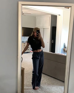 Annie LeBlanc legs pic, home door, standing: Sexy Outfits,  Annie LeBlanc Instagram  