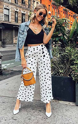 Look para almoço de domingo: Crop top,  Polka dot,  Date Outfits,  Street Style,  Orange And White Outfit,  Black And White  