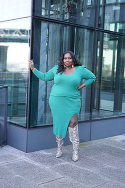 Green colour outfit with leggings, sweater, skirt: green outfit,  Street Style,  Plus size outfit  