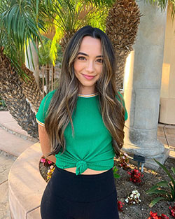 green style outfit with crop top, Natural Glossy Lips, Hairstyles For Long Hair: Crop top,  Veronica Merrell Instagram  