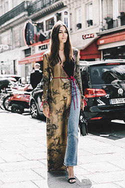 Clarissa Archer dress colour outfit, photoshoot poses, photography ideas: Street Style,  Long hair,  Kimono Outfit Ideas  