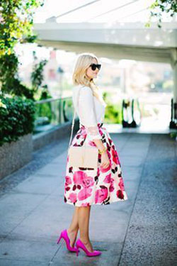 Pink floral skirt outfit floral print skirt, street fashion: Floral design,  Street Style,  Classy Fashion,  Floral Midi,  Swing skirt  