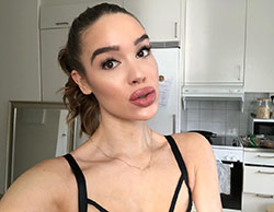 Isabelle Tounsi Bautiful Face, Natural Glossy Lips, Hair Style: Casual Outfits,  Hairstyle Ideas,  Cute Instagram Girls  