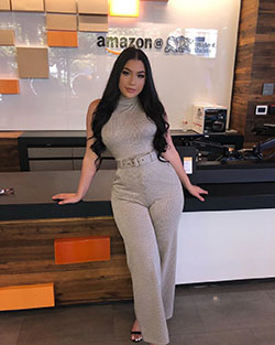 Alondra Mendoza trousers colour outfit, you must try, hot legs photos, wardrobe ideas: Trousers  