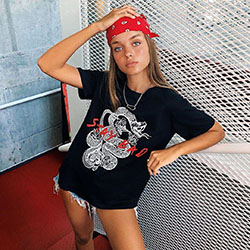 Anna Zak t-shirt outfit style, girls photoshoot, woman thighs: T-Shirt Outfit,  Anna Zak Instagram  
